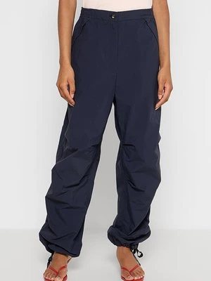 Spodnie materiałowe Calvin Klein Jeans