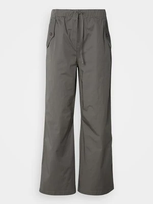 Spodnie materiałowe Calvin Klein Jeans