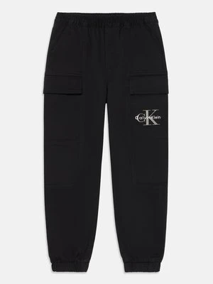Spodnie materiałowe Calvin Klein Jeans