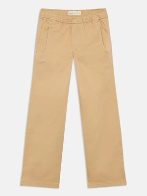 Spodnie materiałowe Calvin Klein Jeans