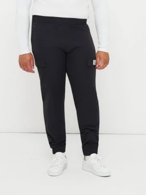 Spodnie materiałowe EA7 Emporio Armani czarny