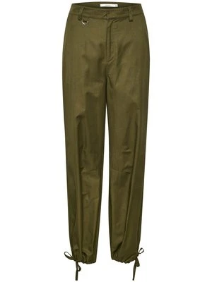 Spodnie materiałowe Gestuz