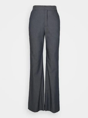 Spodnie materiałowe Gestuz