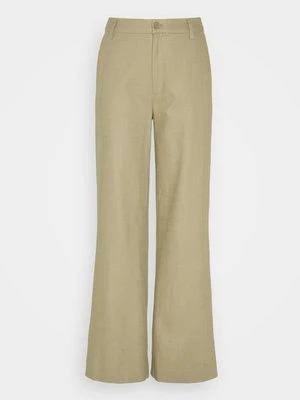 Spodnie materiałowe Gestuz