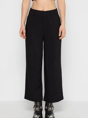 Spodnie materiałowe Gestuz