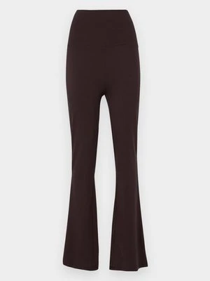 Spodnie materiałowe Gina Tricot