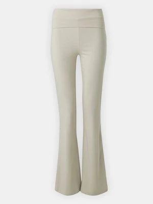 Spodnie materiałowe Gina Tricot