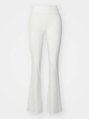 Spodnie materiałowe Gina Tricot