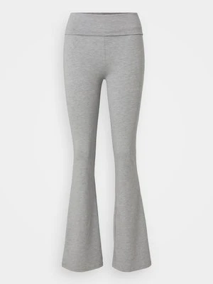 Spodnie materiałowe Gina Tricot