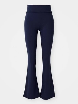 Spodnie materiałowe Gina Tricot