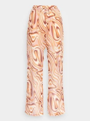 Spodnie materiałowe Glamorous