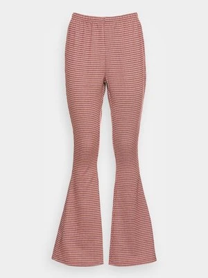 Spodnie materiałowe Glamorous