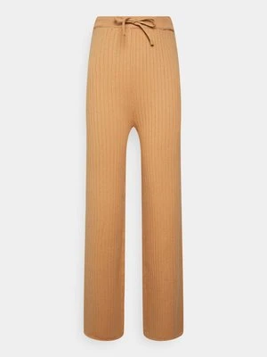 Spodnie materiałowe Glamorous Petite