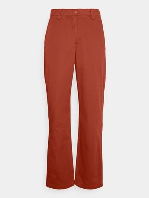Spodnie materiałowe Levi's czerwony