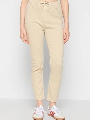 Zdjęcie produktu Spodnie materiałowe LTB