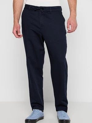 Spodnie materiałowe Lyle & Scott