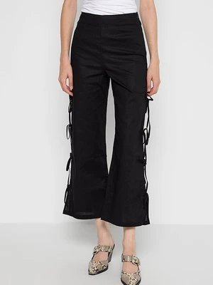 Spodnie materiałowe Never Fully Dressed