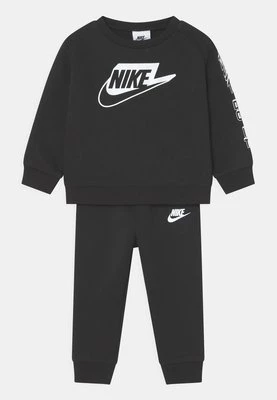 Spodnie materiałowe Nike Sportswear