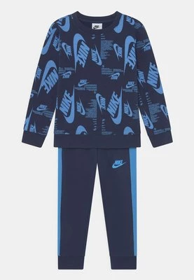 Spodnie materiałowe Nike Sportswear