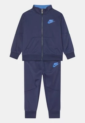 Spodnie materiałowe Nike Sportswear