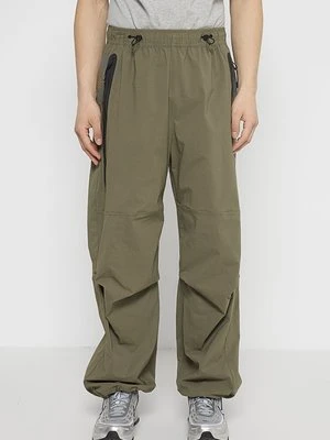 Spodnie materiałowe Nike Sportswear
