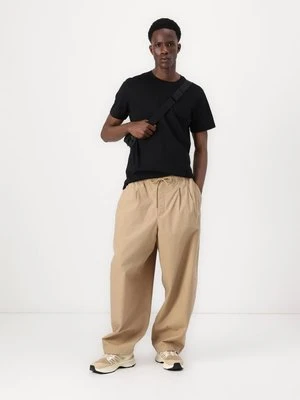 Spodnie materiałowe Nike Sportswear