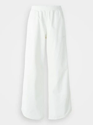 Spodnie materiałowe Nike Sportswear