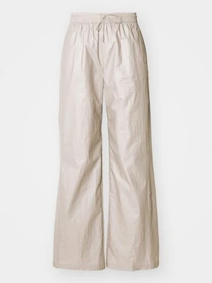 Spodnie materiałowe Nike Sportswear