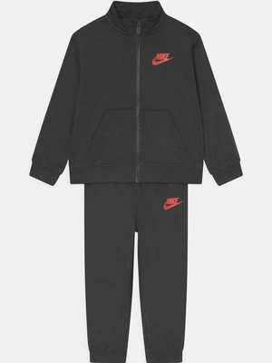 Spodnie materiałowe Nike Sportswear