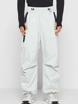 Spodnie materiałowe Nike Sportswear