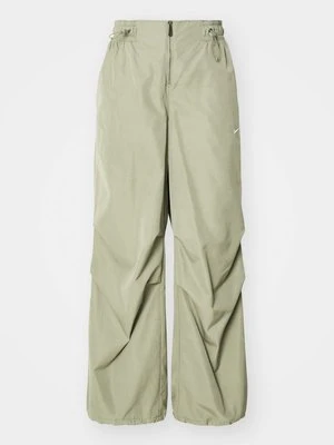 Spodnie materiałowe Nike Sportswear