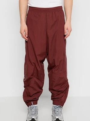 Spodnie materiałowe Nike Sportswear