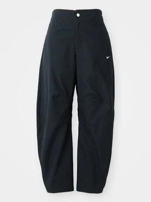 Spodnie materiałowe Nike Sportswear