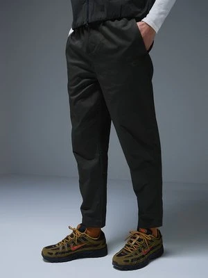 Spodnie materiałowe Nike Sportswear