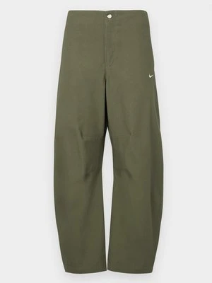 Spodnie materiałowe Nike Sportswear