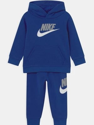 Spodnie materiałowe Nike Sportswear