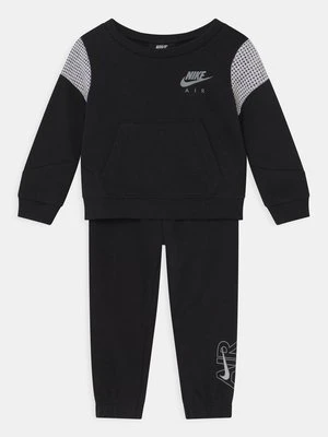 Spodnie materiałowe Nike Sportswear