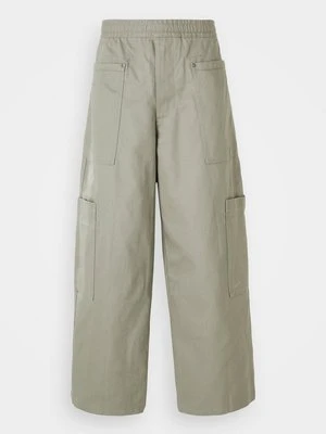 Spodnie materiałowe Nike khaki