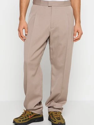 Spodnie materiałowe Nike Sportswear