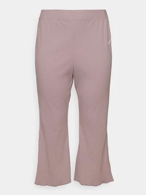 Spodnie materiałowe Nike Sportswear