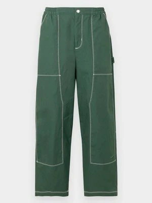Spodnie materiałowe Nike Sportswear