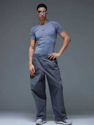 Spodnie materiałowe Nike szary