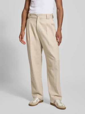 Spodnie materiałowe o kroju relaxed fit ze szlufkami na pasek JAKE*S STUDIO MEN