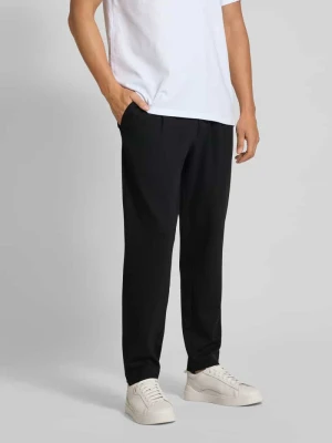 Spodnie materiałowe o kroju slim tapered fit z zakładkami w pasie CK Calvin Klein