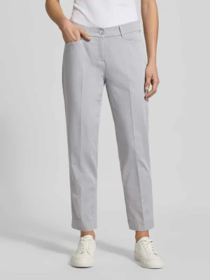 Spodnie materiałowe o kroju straight fit z dodatkiem lyocellu model ‘Mara’ BRAX