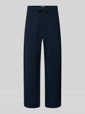 Spodnie materiałowe o kroju straight fit z dodatkiem wiskozy REVIEW