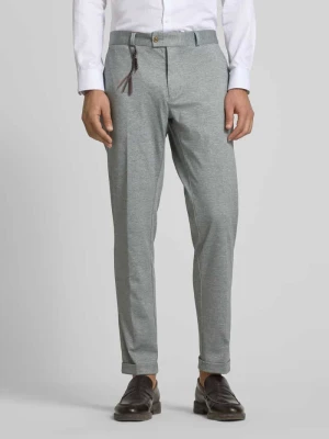 Spodnie materiałowe o kroju tapered fit z aplikacją model ‘Clow’ CG - Club of Gents