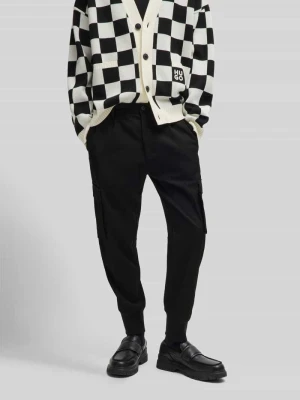 Spodnie materiałowe o kroju tapered fit z zakładkami w pasie model ‘GALVIN241’ HUGO