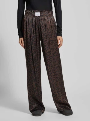 Spodnie materiałowe o luźnym kroju z mieszanki wiskozy i satyny model ‘MALEA’ VILLA SOPHIE