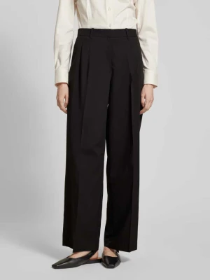 Spodnie materiałowe o luźnym kroju z zakładkami w pasie model ‘NILA’ Vero Moda